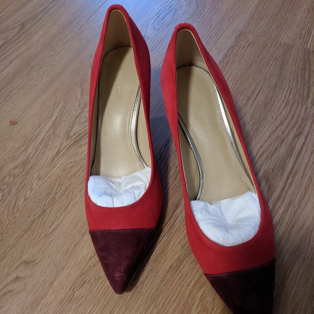 Red pumps